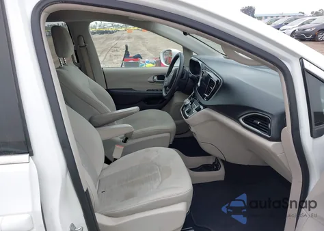 2018 Chrysler Pacifica Hybrid Touring Plus z USA, uszkodzony, nr VIN 2C4RC1H79JR332953